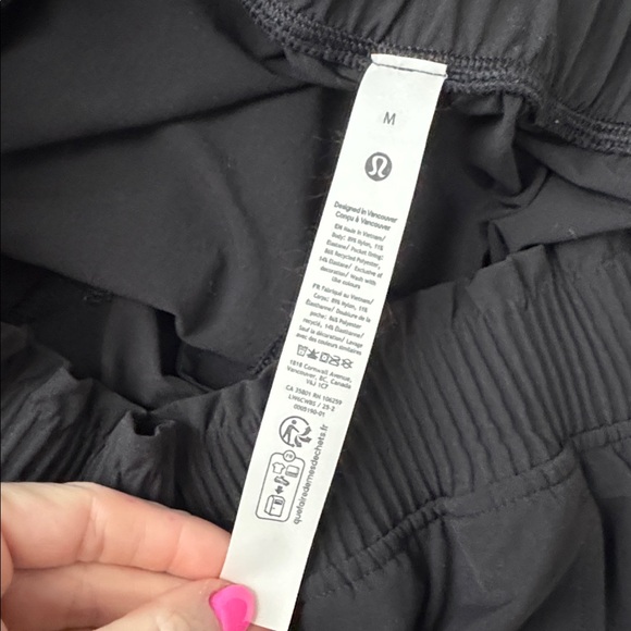 Lulu Lemon Stretch Woven Ruffle-Waist Wide-Leg Cropped Pant - Picture 4 of 6